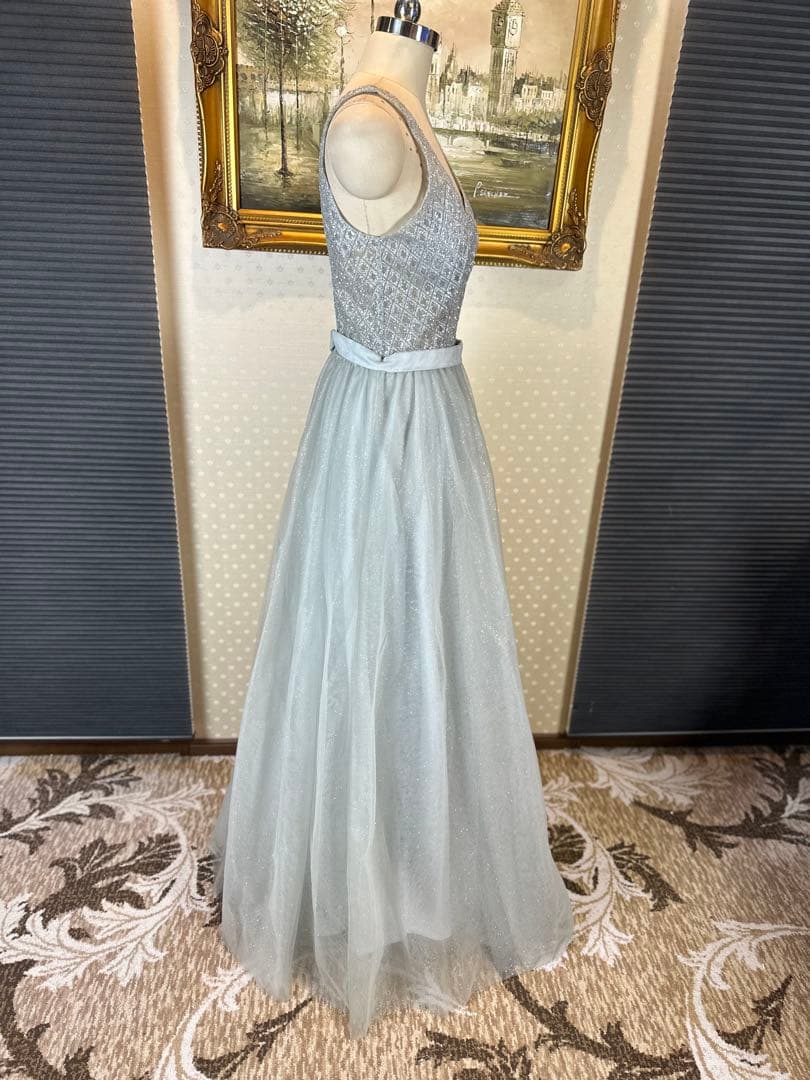 ライトグレー Vネック ビーズ装飾ドレス