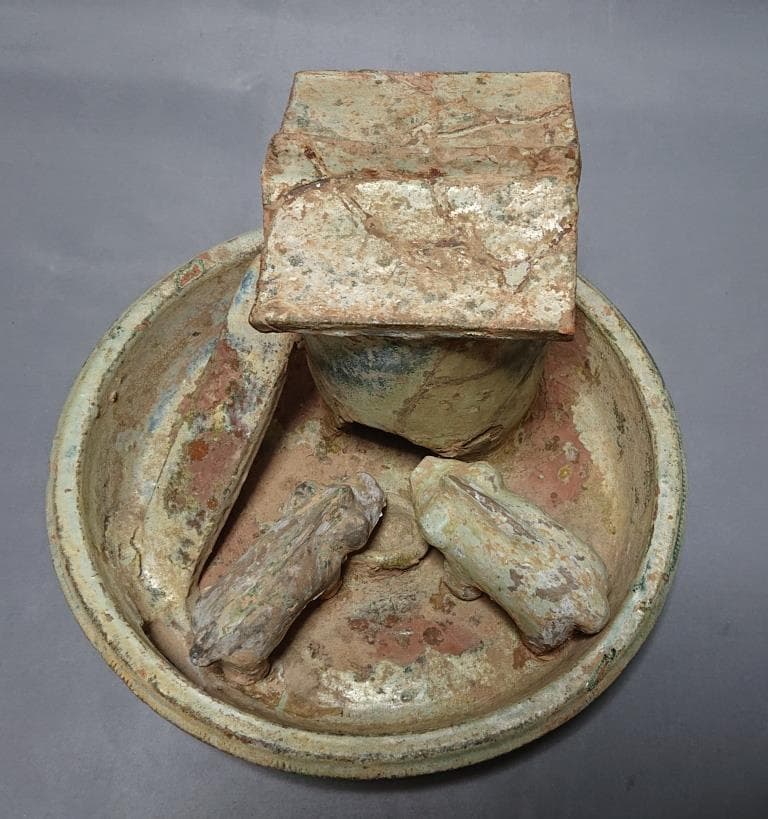 東漢時代　出土品　緑釉銀化陶製猪舎　彩文土器 径27.4㎝
