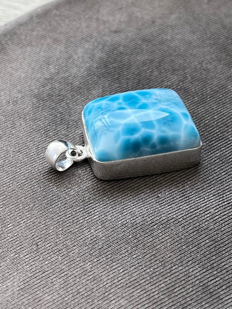 天然石ラリマー☆高品質！スクエア型ペンダントトップ☆濃い！ブルー＆模様が美しい！