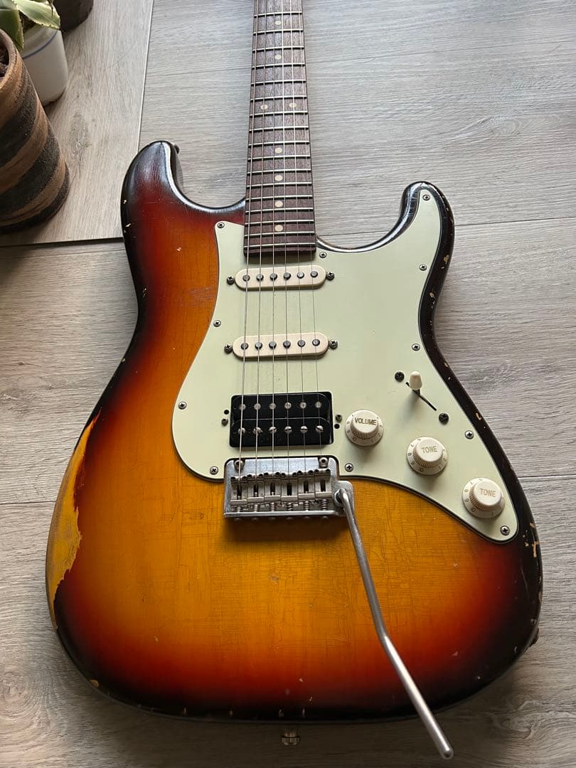 suhr ストラト　レリック　ラッカー塗装