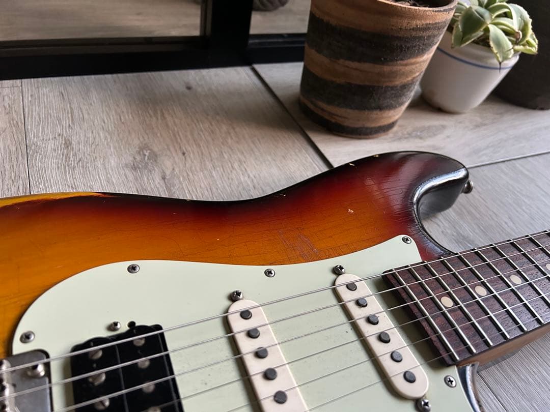suhr ストラト　レリック　ラッカー塗装