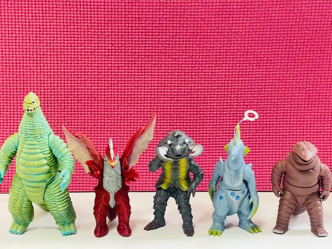 ❁在庫一掃SALE❁ 怪獣シリーズ61体＋おまけ1体付き ソフビ まとめ