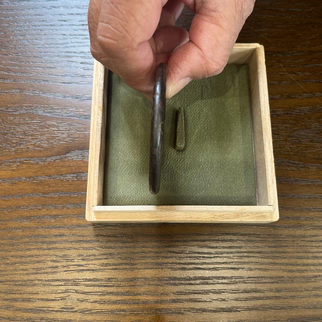 葉模様の鉄製鍔