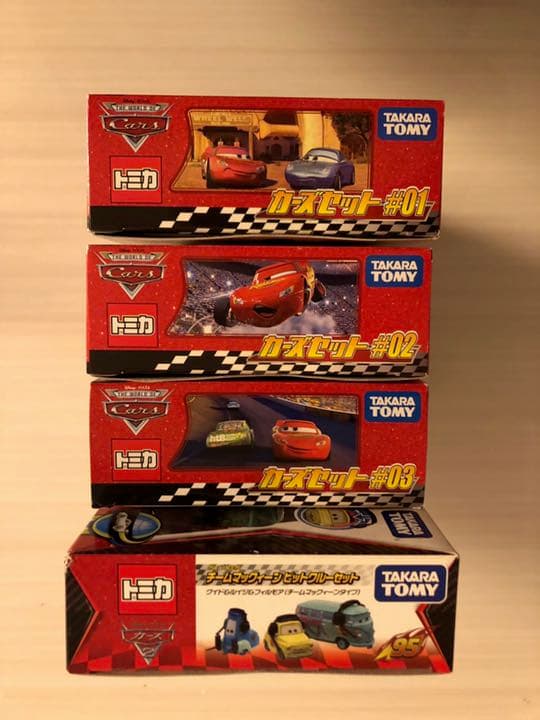トミカ カーズセット チームマックィーンとピットクルーセット 4点