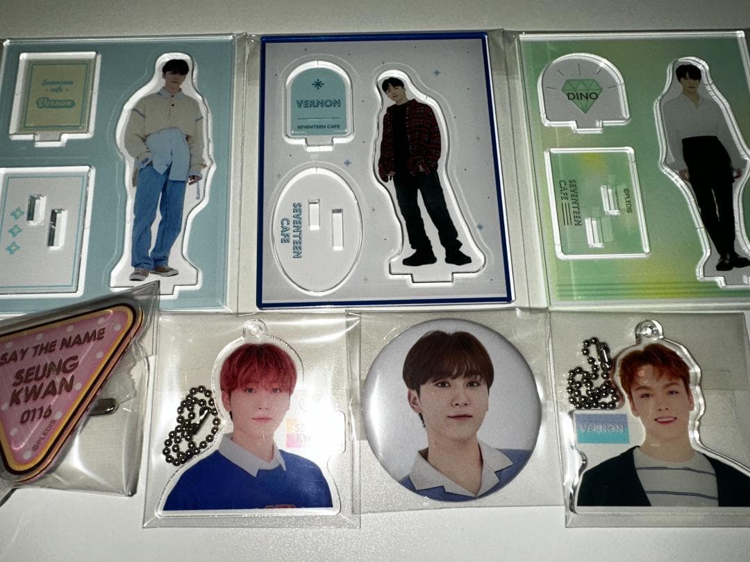 SEVENTEEN セブチ 缶バッジ アクスタ アクキー マグネット