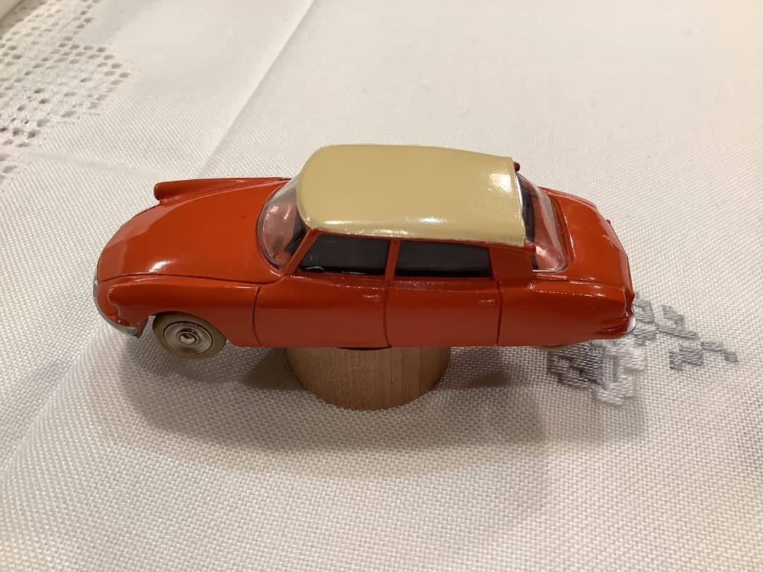 お値下げ！美品　仏製DINKY TOYS CITROEN DS19 ミニカー