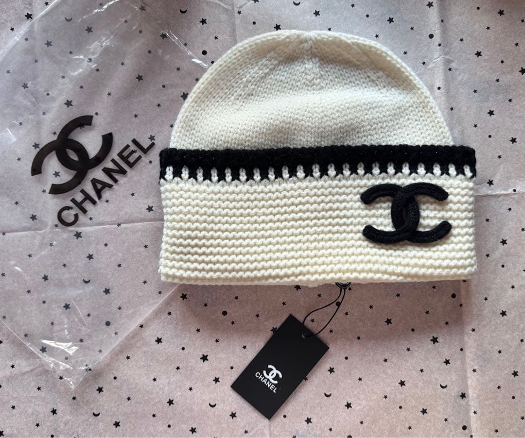 CHANEL ニット帽 ホワイト かわいい帽子 ロゴ刺繍 白帽子chanel - メルカリ