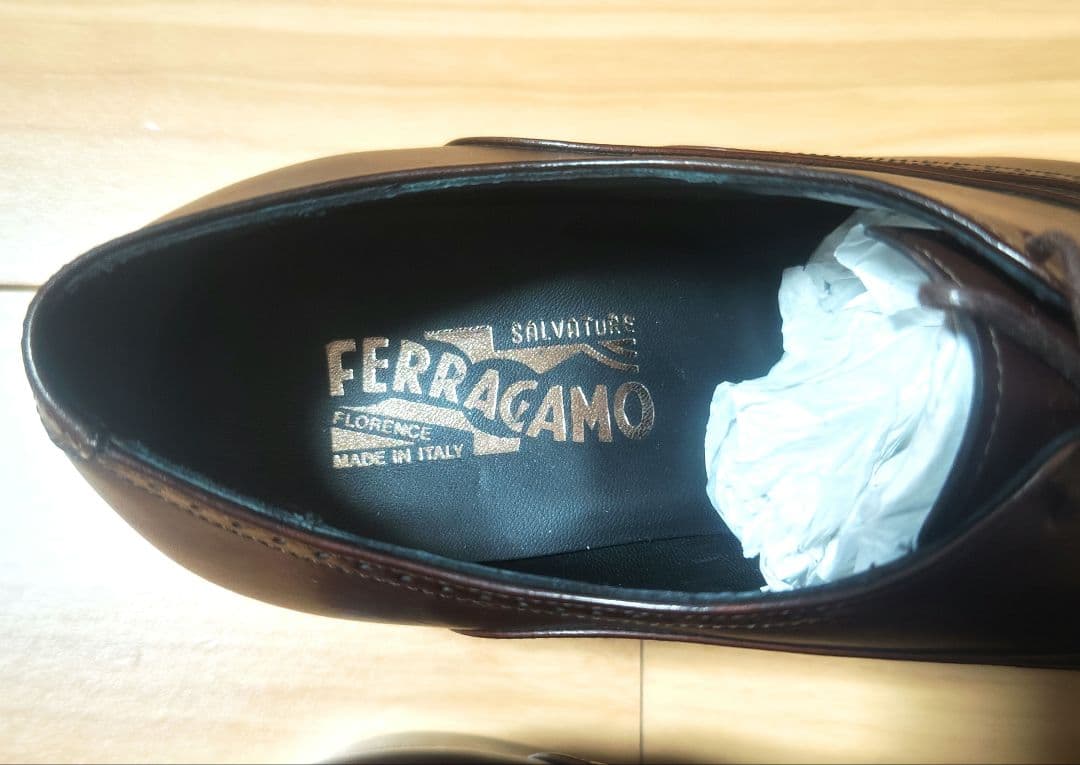 12/26まで値下げ　【未使用】 フェラガモ　8EE(26〜26.5cm相当)