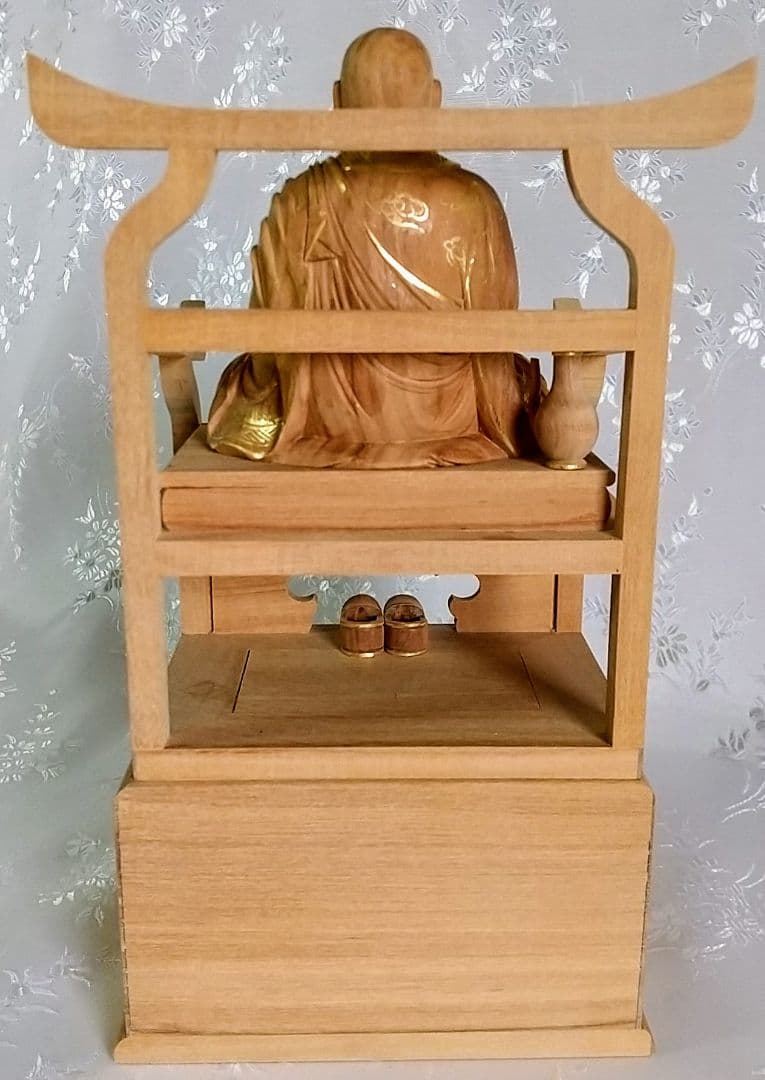 弘法大師坐像 空海 お大師さま 2.5寸#027 ◇白檀 木彫 仏像 - メルカリ