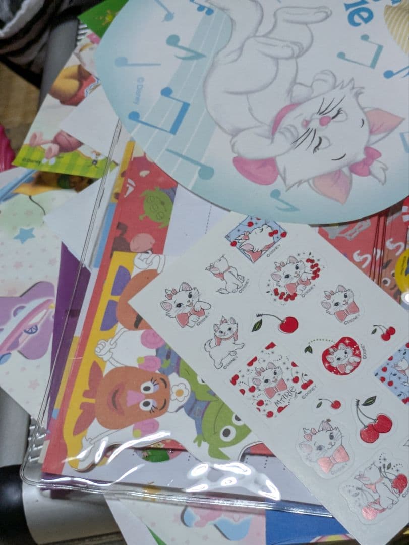 ディズニーレトロメモ帳5000枚くらい。数えきりません。