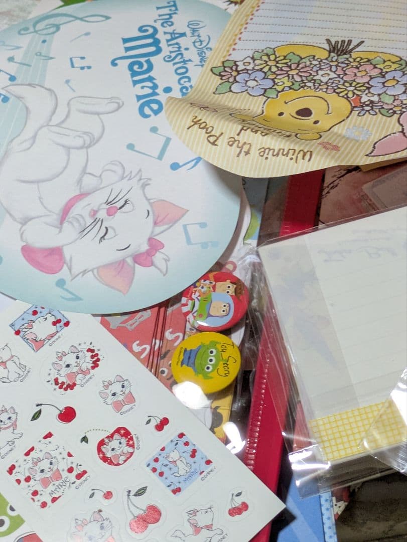 ディズニーレトロメモ帳5000枚くらい。数えきりません。