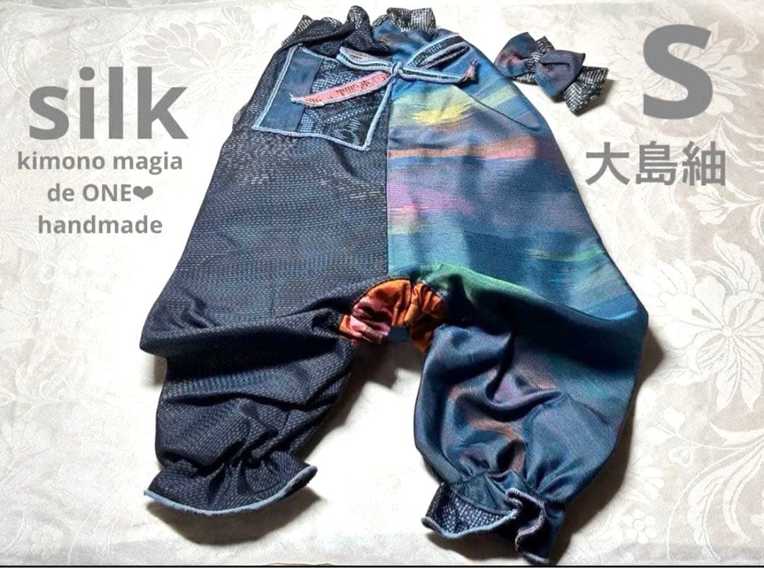 着物リメイク　大島紬　パッチワーク　ハンドメイド犬服　シルク　ロンパース アンティーク大島紬のパッチワークコート 茶赤 リバーシブル 泥大島