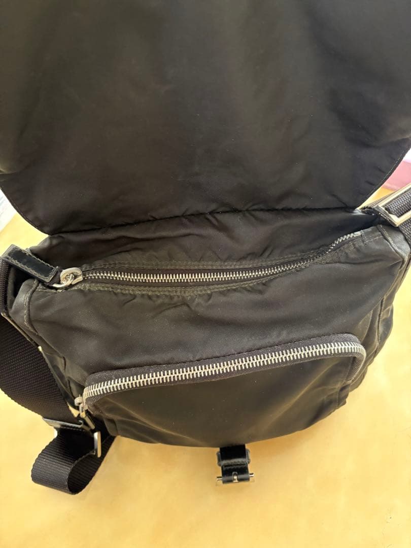 PRADA プラダ ショルダーバッグ ワンショルダー 三角ロゴ 斜め掛け