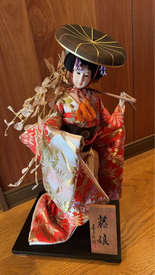 伝統的な日本人形 藤娘赤と金の着物