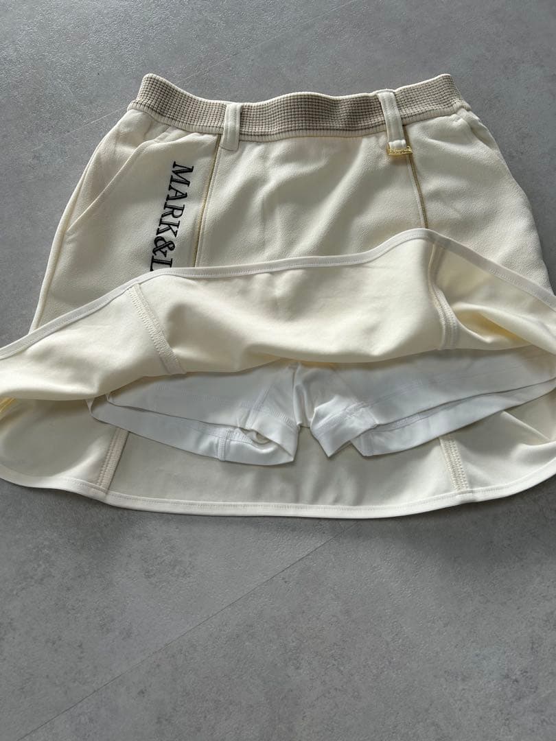 MARK&LONA 白スカート