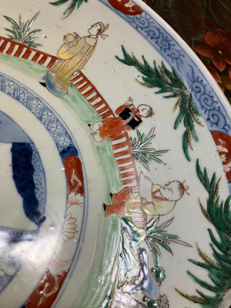 旧家蔵出し品 古伊万里 古い大皿 手書き色絵 瑞雲花 共を連れた貴族 鶴