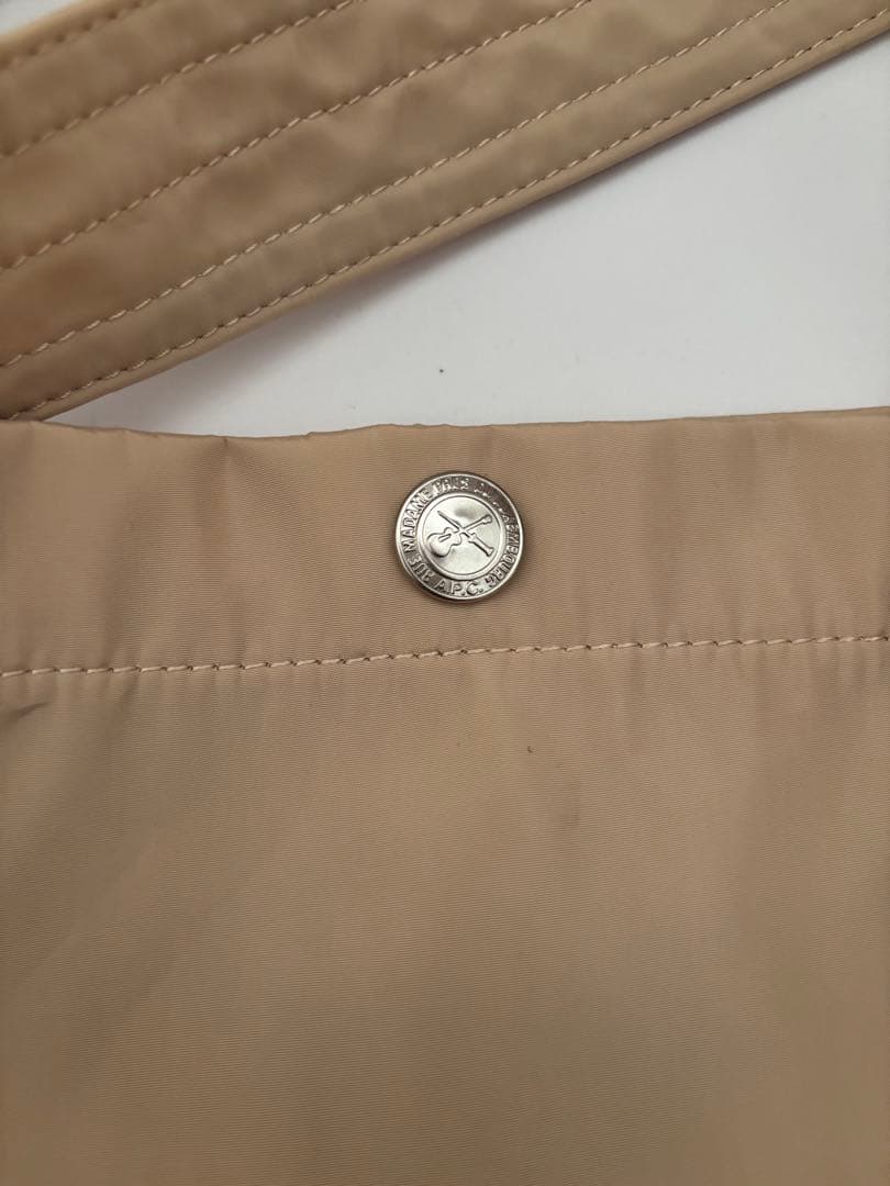 A.P.C. ベージュ ショルダーバッグ