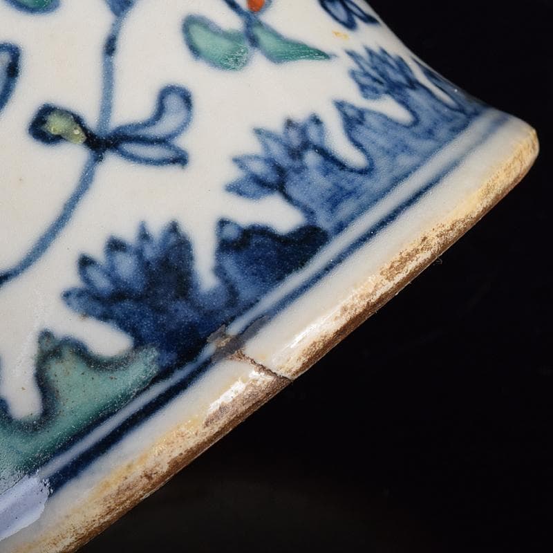 中国 大明萬暦年製 豆彩 花卉文 尊式瓶 V R7686