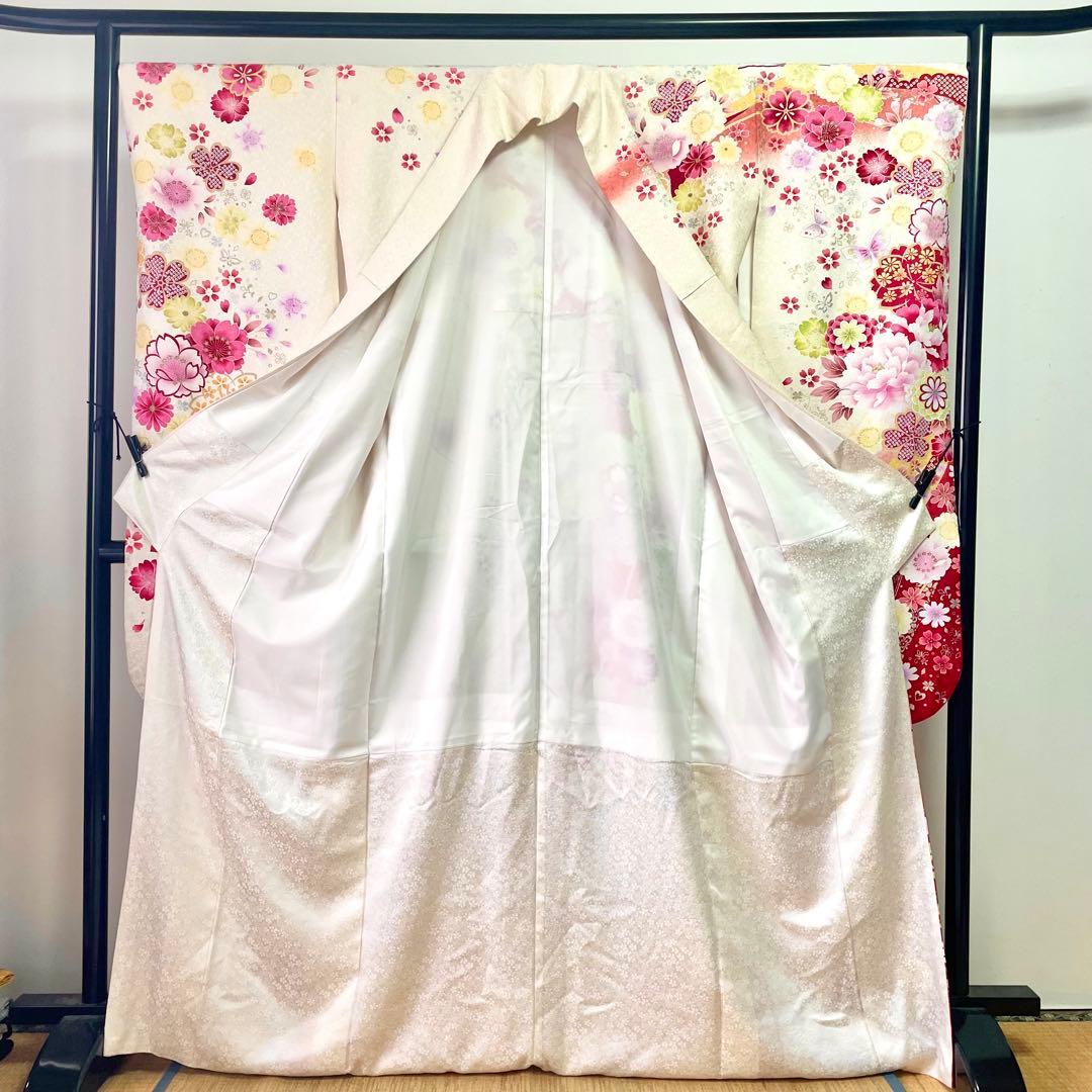 振袖］正絹 やわらかい白 生成り 桜 牡丹 蝶 箔 成人式 ママ振り 振り袖