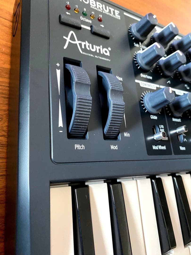 Arturia MICROBRUTE アナログシンセサイザー　マイクロブルート