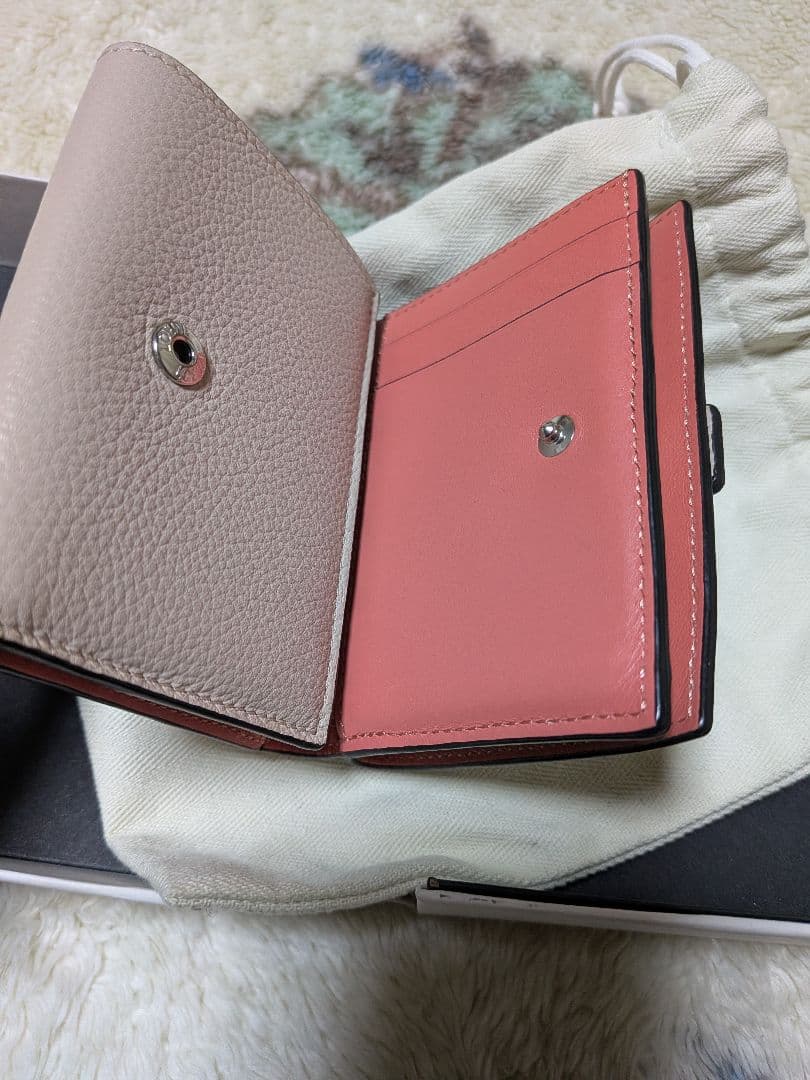 LOEWE ベージュ 三つ折り財布 保存袋付き - メルカリ