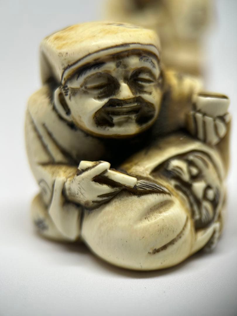 人物根付 二体揃 在銘「千広」「白之」 牙風彫刻 時代根付 骨素材