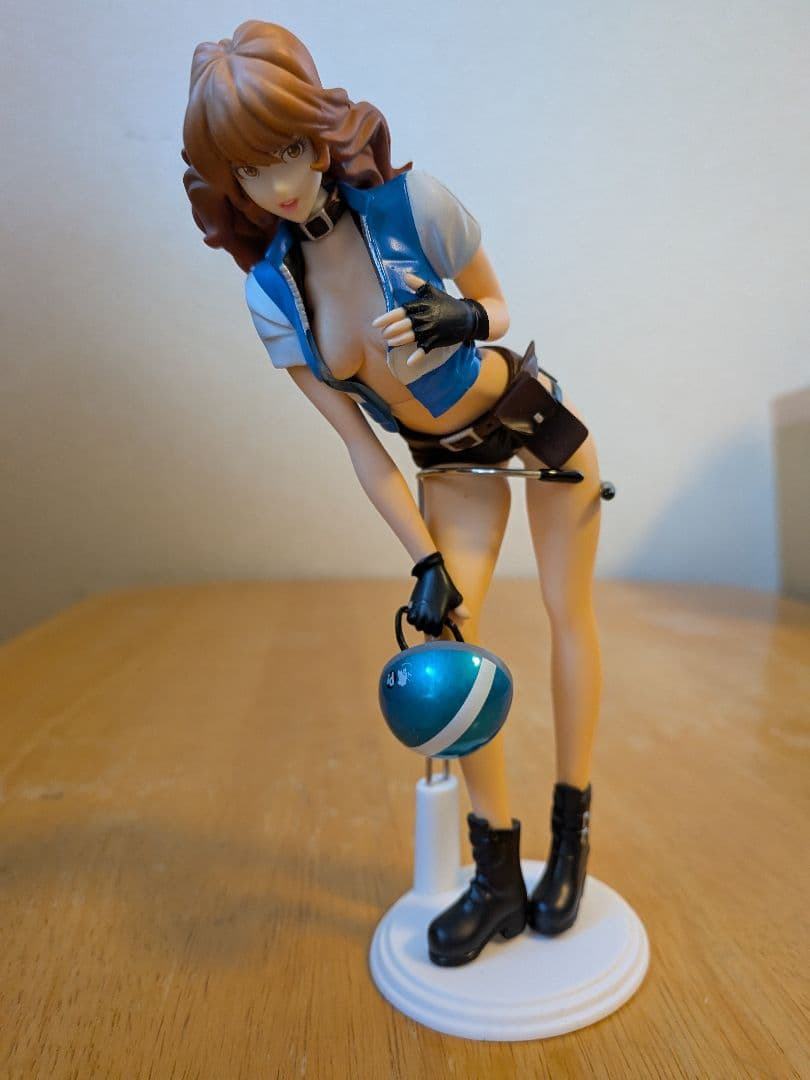 峰不二子フィギュア　ライダースーツver