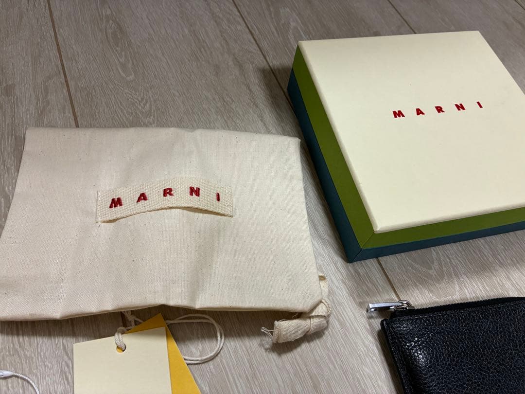 MARNI ラウンドジップウォレット 財布 黒 中古 マルニ 国内直営店購入