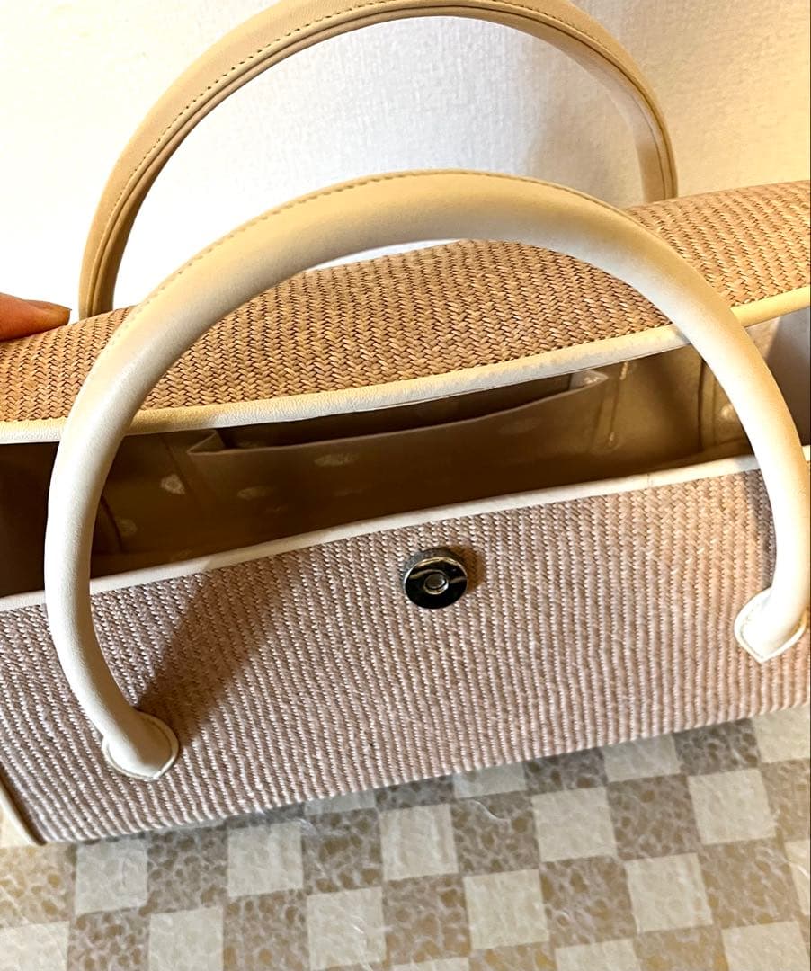 本パナマ ベージュ ハンドバッグ ボックス型　神田胡蝶