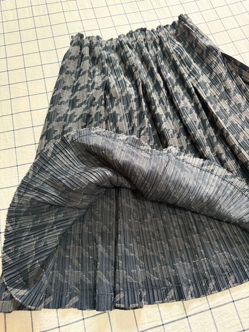 イッセイミヤケ　千鳥柄プリーツスカート ひざ丈　サイズ4