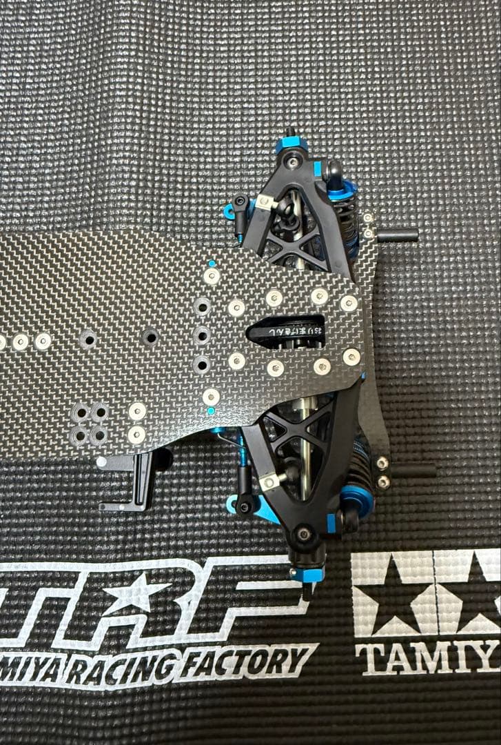 タミヤ　TRF421 (スペアパーツ付き)