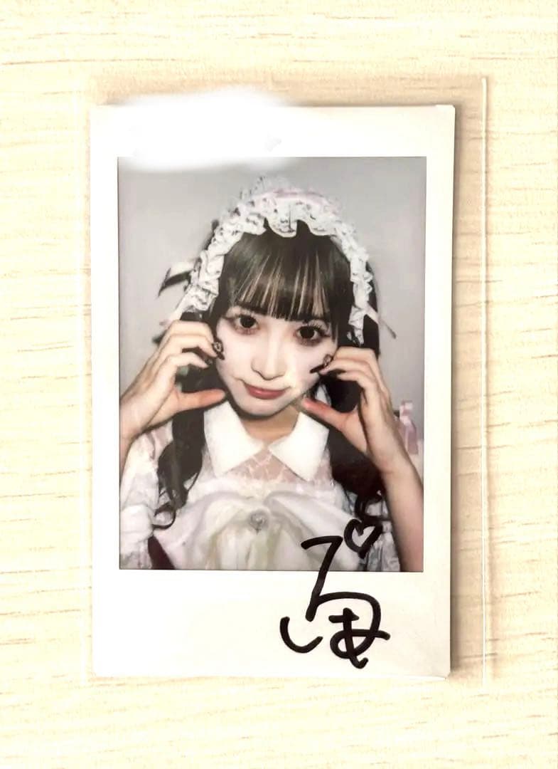 直筆サイン入り】KAWAII LAB.MATES 山本るしあ オン特会 チェキ