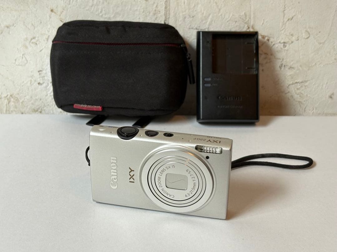 Canon IXY 220f シルバー デジタルカメラ 充電器カバー付き
