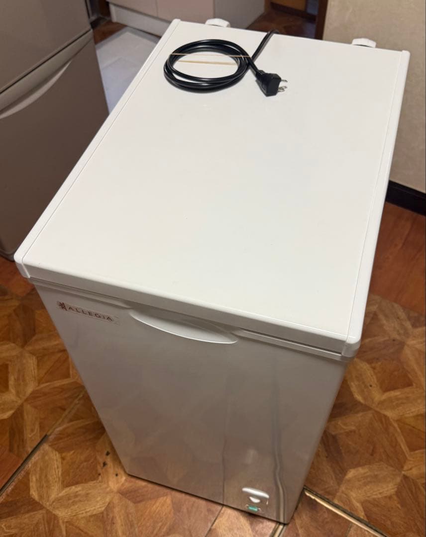 アレジア 冷凍庫 小型 上開き 63L スリム ストッカー AR-BD66-NW