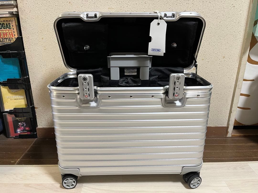 新品未使用】旧ロゴ RIMOWA PILOT 34L F102664983 高価