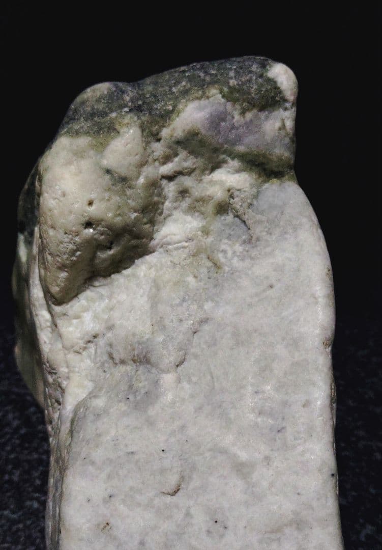 ☆翡翠原石☆糸魚川硬玉【小滝灰ラベ・転石・切り出し❷1528g】