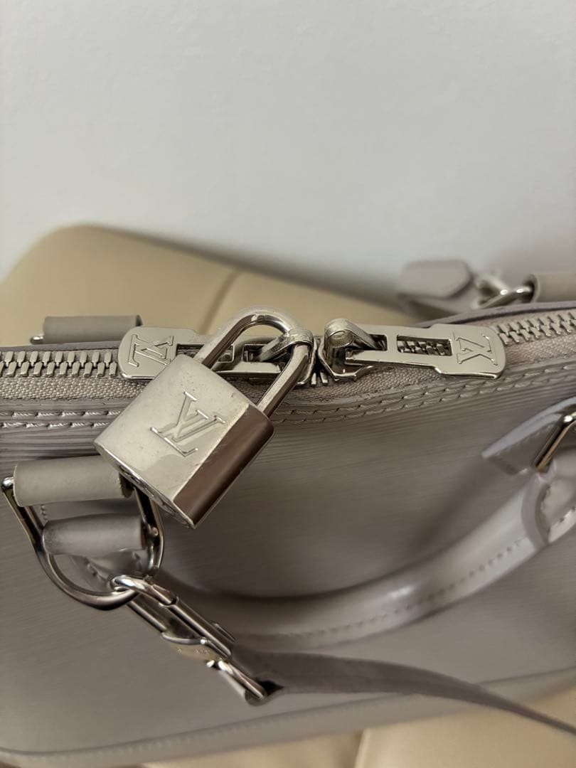 本日限定値下げ　ルイヴィトン エピ バッグ ショルダーベルトセット