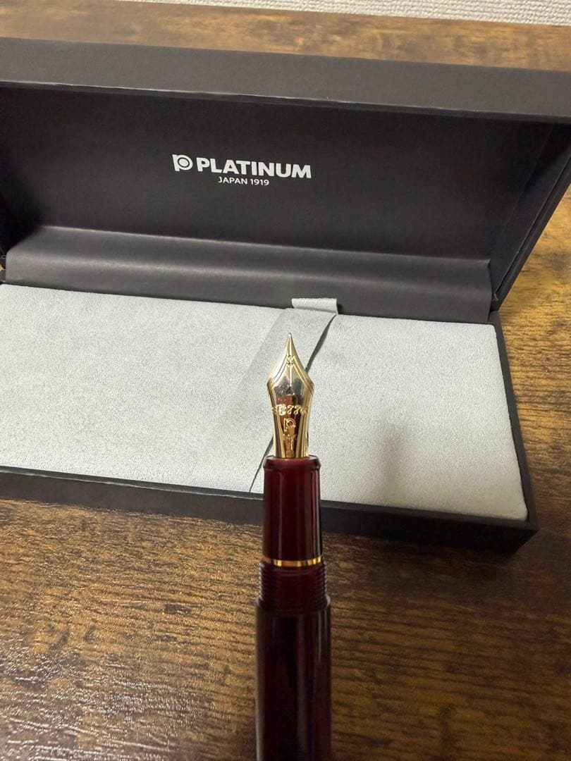 新品未使用　ブルゴーニュ　14金　ゴールド　プラチナ　万年筆　細時　備品付き