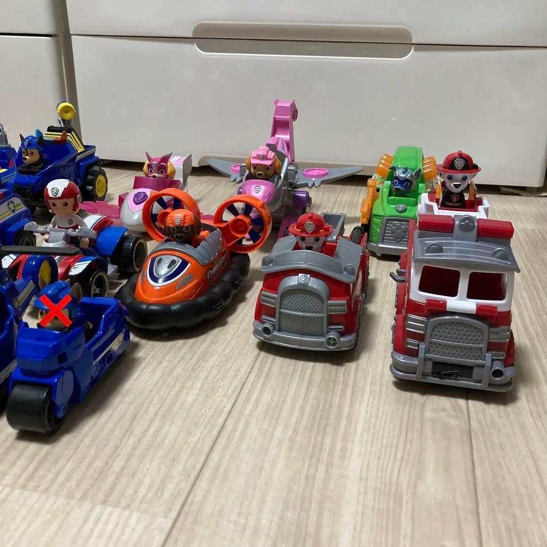 パウ・パトロール フィギュアとビークルセット