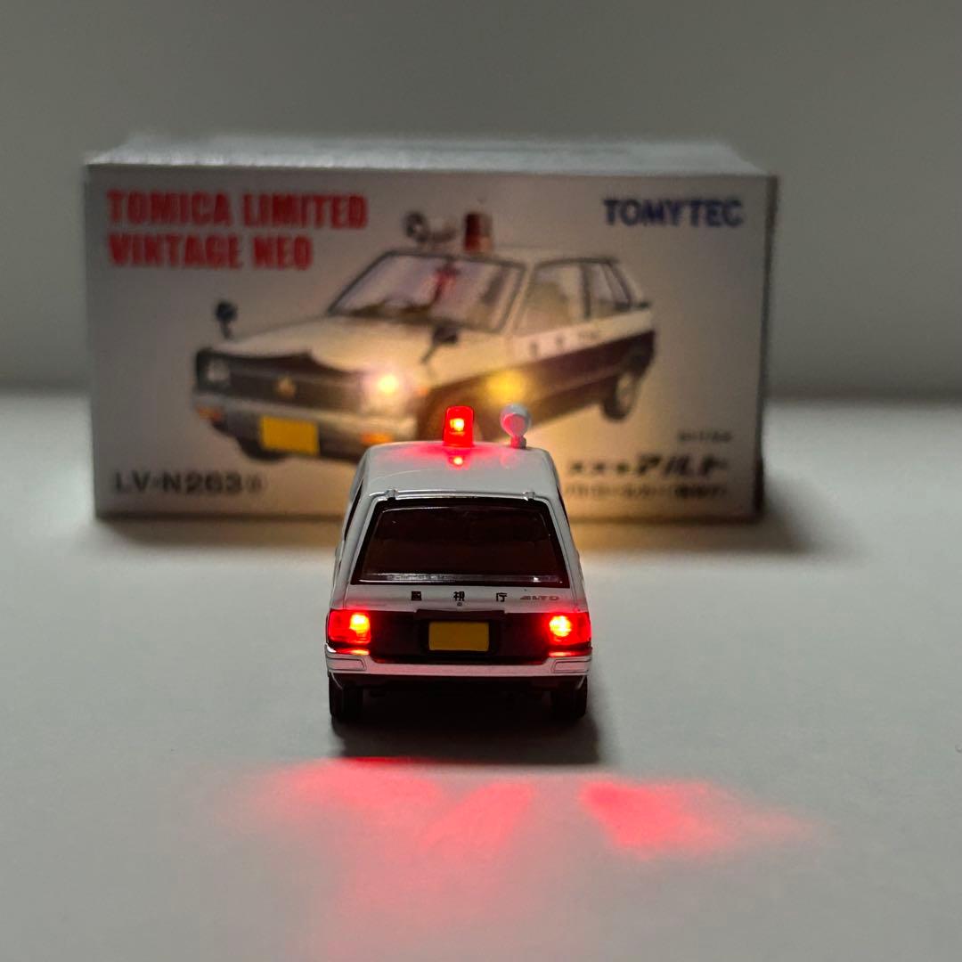 トミカ リミテッド ヴィンテージ スズキ アルト パトカー