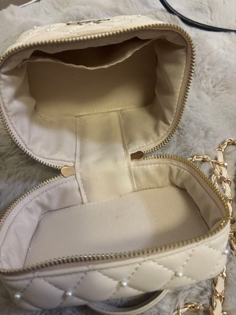 Darichダーリッチバニティキルティングパールスクエアミニバッグ