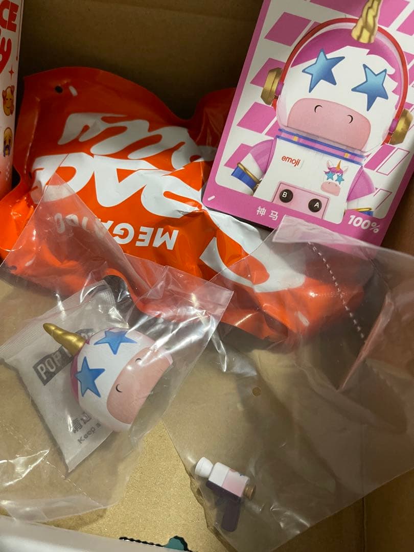 ポップマートMEGA SPACE MOLLY 100% emojiシークレット