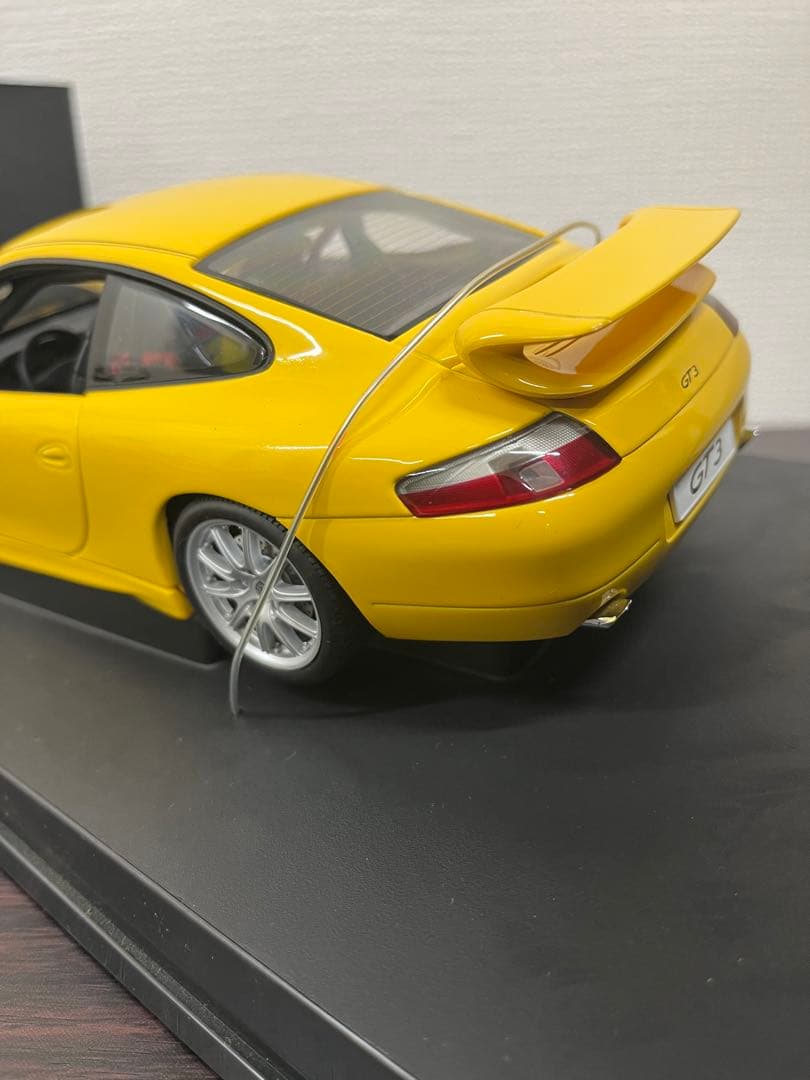 オートアート1/18 ポルシェ911GT3 イエロー
