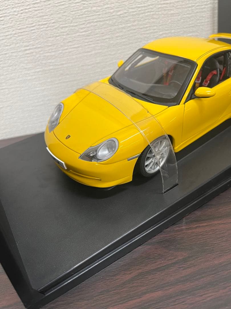オートアート1/18 ポルシェ911GT3 イエロー