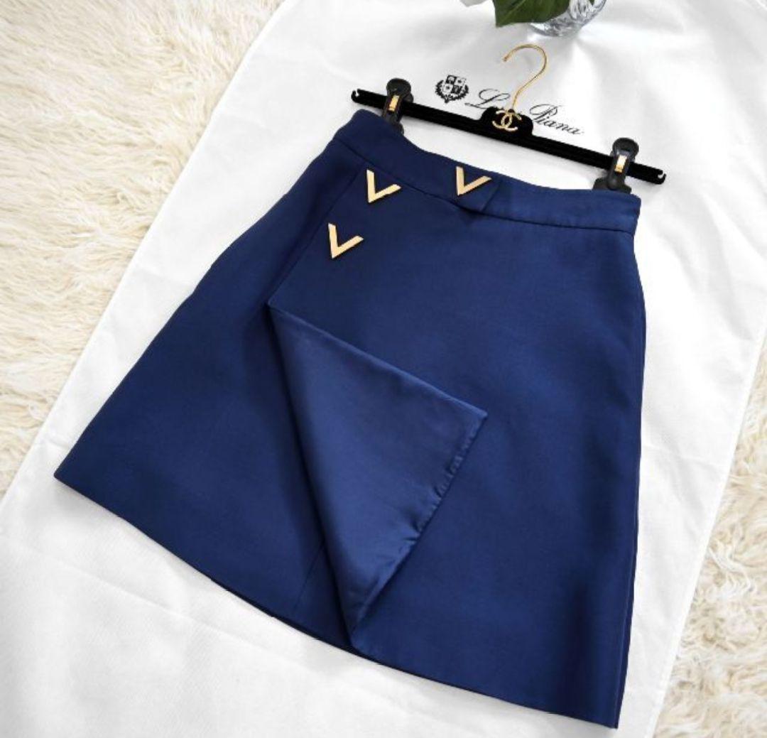 ★VALENTINO最高級ライン★美品★Vロゴプレート★Aラインスカート