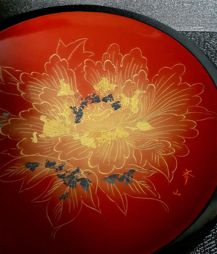 輪島塗り 漆器 膳 金色の花と蝶のデザイン 金蒔絵 沈金蒔絵、輪島塗、