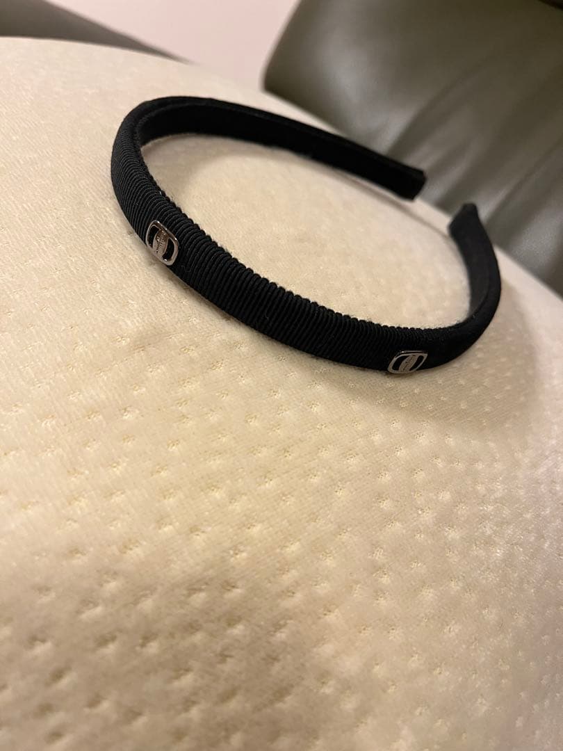 フェラガモ　♡ 美品　カチューシャ　シルバー金具3個