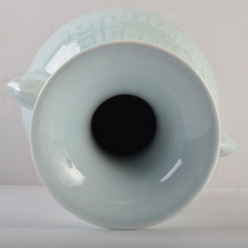 中国　大清乾隆年製款　粉青釉　双神獣耳瓶　V　8747A