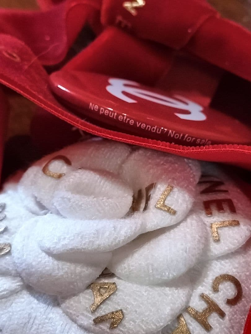 ❣️CHANEL♡ゴ―ルドスタンドミラ―海外限定＆缶バッジ♡スヌーピー様❣️