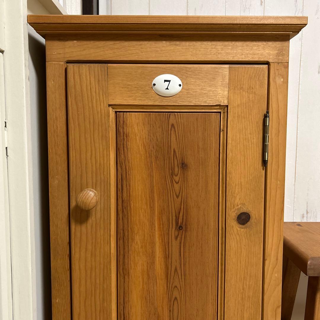 カントリーキャビネット　本棚